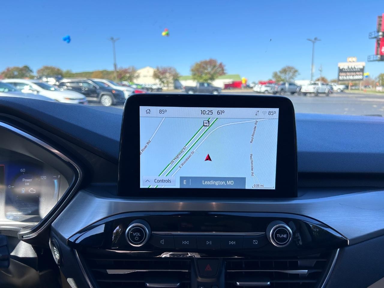 Ford Escape Hybrid Vehicle Full-screen Gallery Image 15