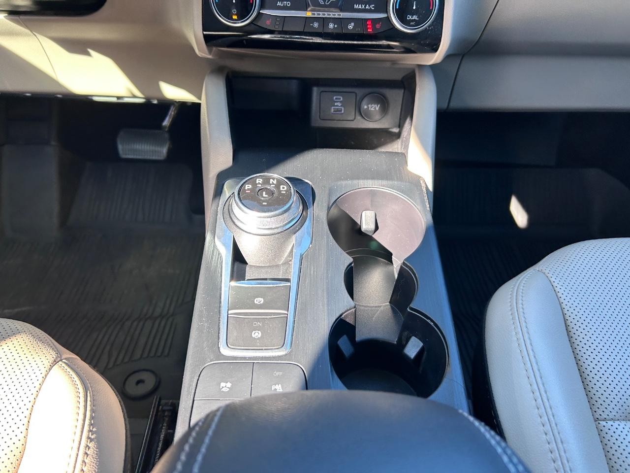 Ford Escape Hybrid Vehicle Full-screen Gallery Image 17