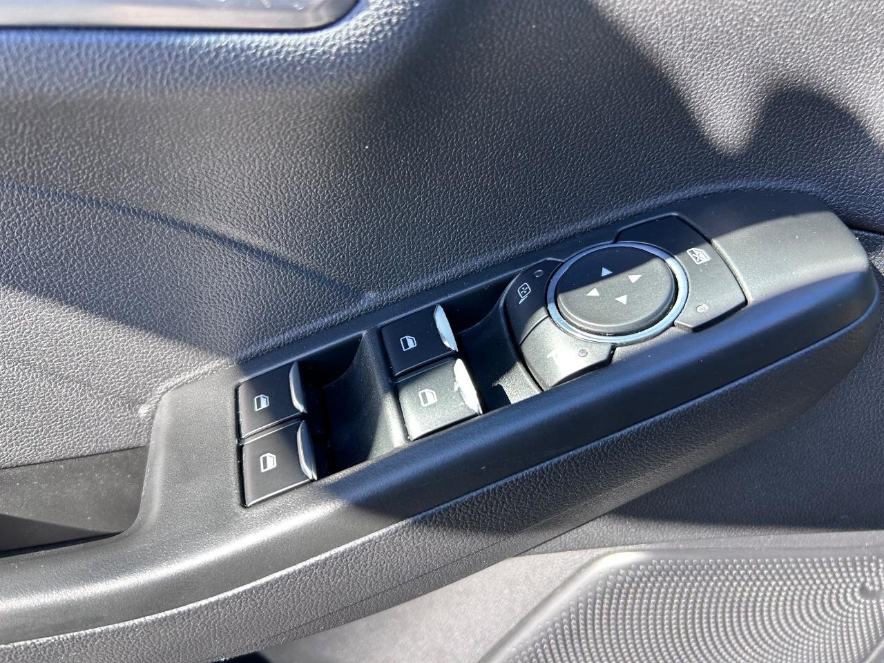 Ford Escape Hybrid Vehicle Full-screen Gallery Image 19