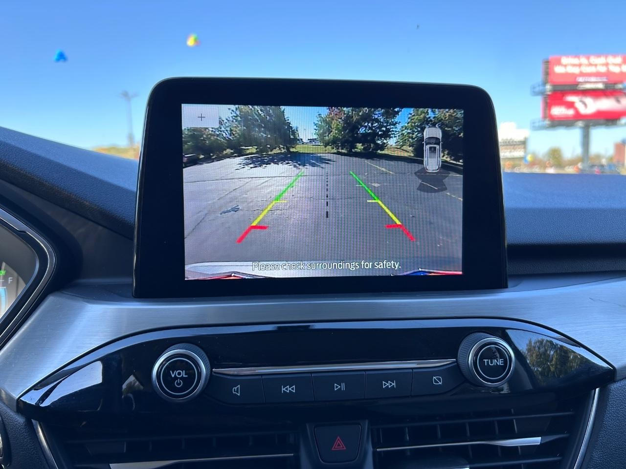 Ford Escape Hybrid Vehicle Full-screen Gallery Image 23