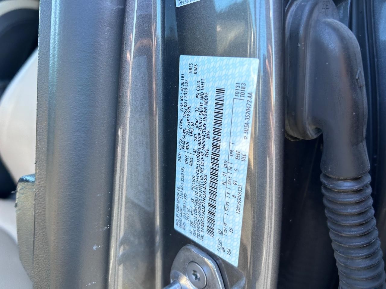 Ford Escape Hybrid Vehicle Full-screen Gallery Image 24