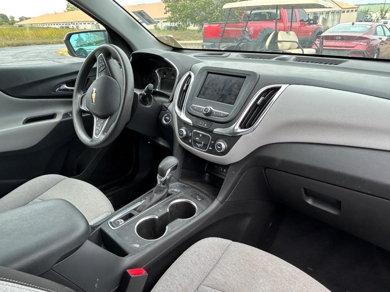 Chevrolet Equinox Vehicle Full-screen Gallery Image 08