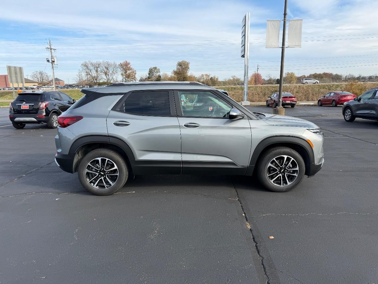 Chevrolet TrailBlazer Vehicle Full-screen Gallery Image 02