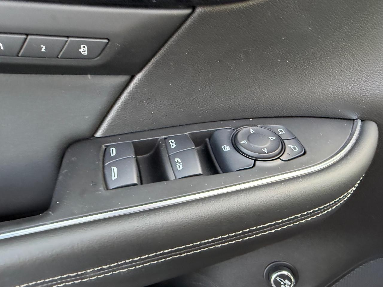 Buick Envision Vehicle Full-screen Gallery Image 19