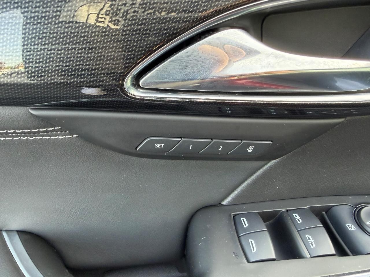 Buick Envision Vehicle Full-screen Gallery Image 20