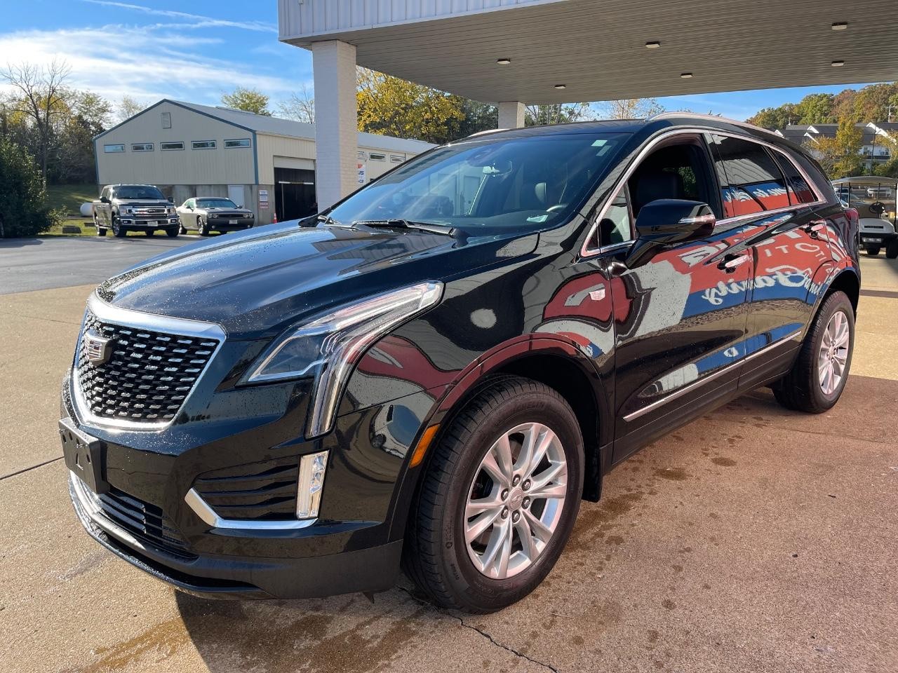 Cadillac XT5 Vehicle Full-screen Gallery Image 02