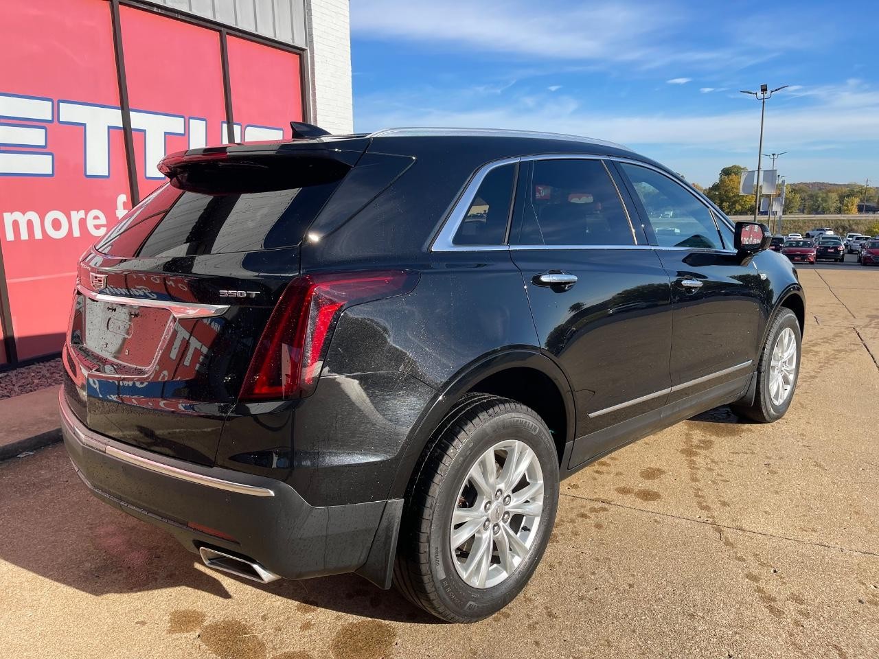Cadillac XT5 Vehicle Full-screen Gallery Image 06