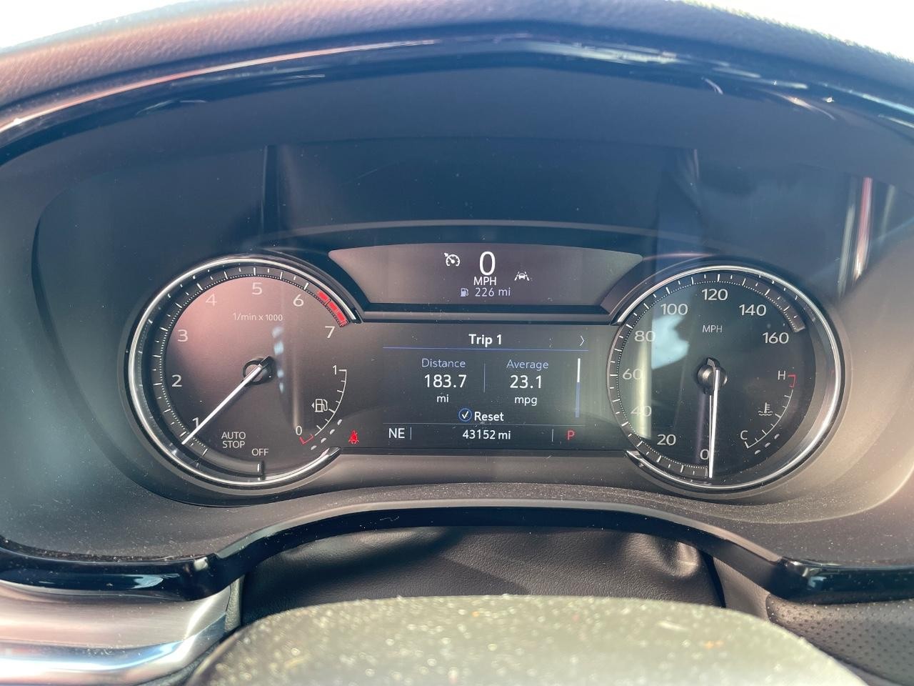 Cadillac XT5 Vehicle Full-screen Gallery Image 10