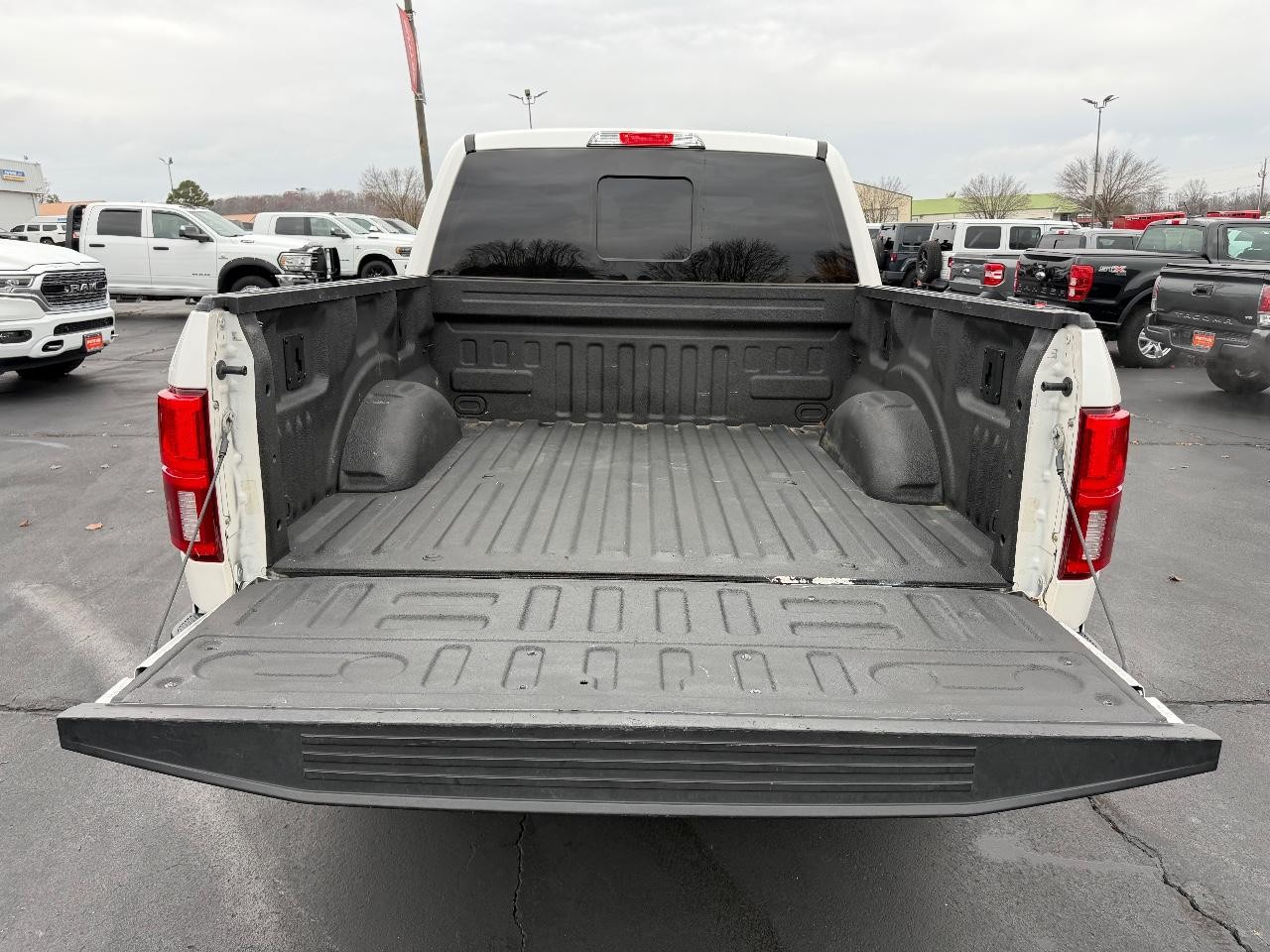 Ford F-150 Vehicle Full-screen Gallery Image 05