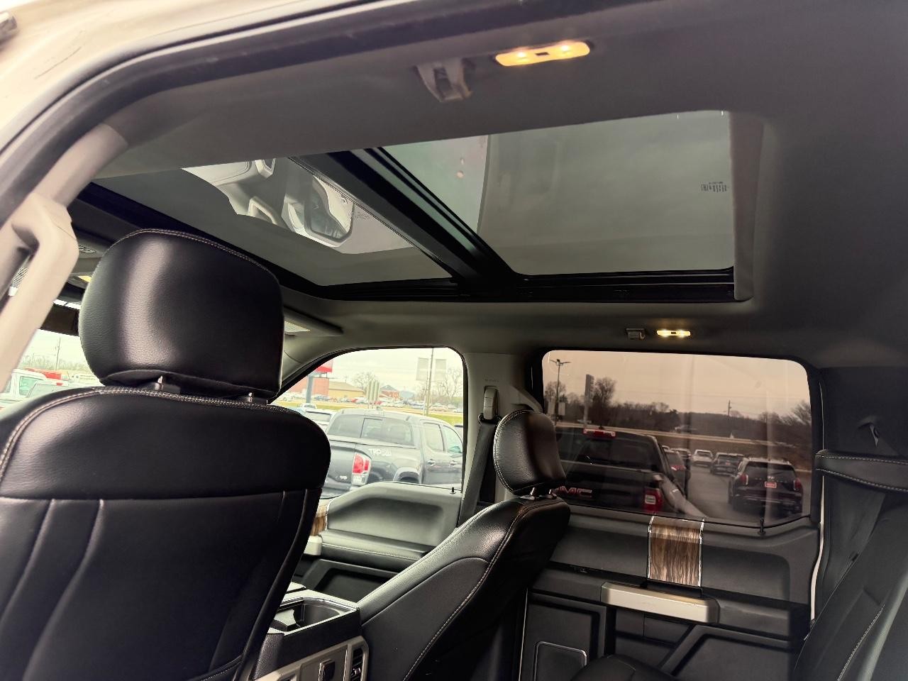 Ford F-150 Vehicle Full-screen Gallery Image 10