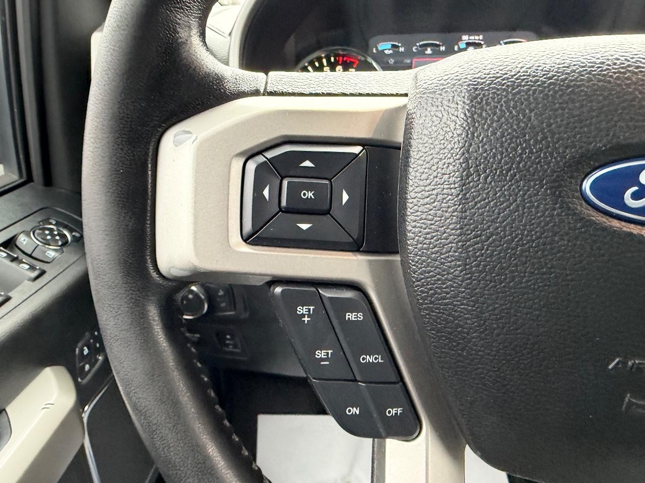 Ford F-150 Vehicle Full-screen Gallery Image 13