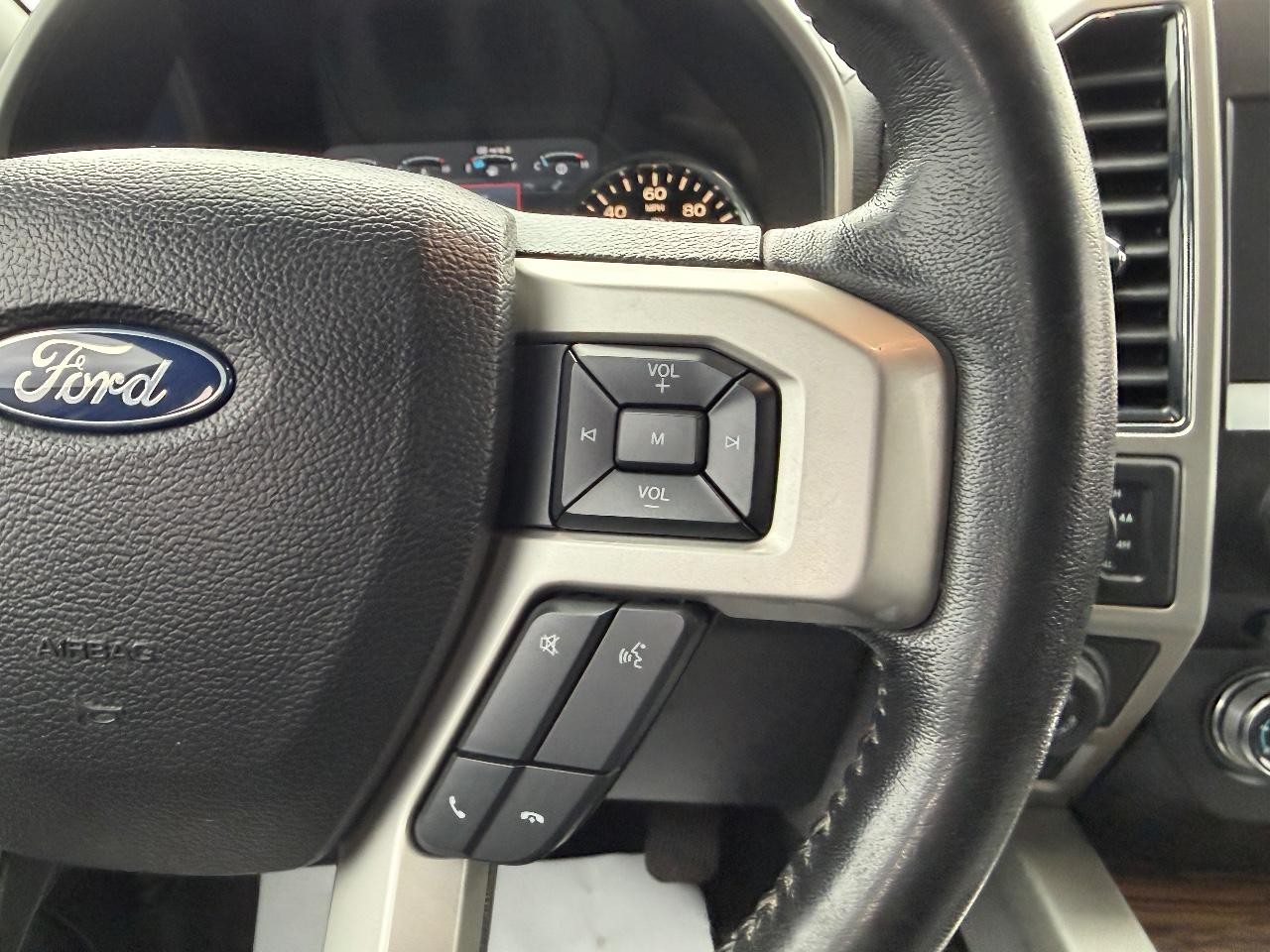 Ford F-150 Vehicle Full-screen Gallery Image 14