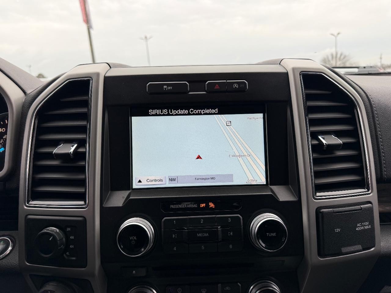 Ford F-150 Vehicle Full-screen Gallery Image 15