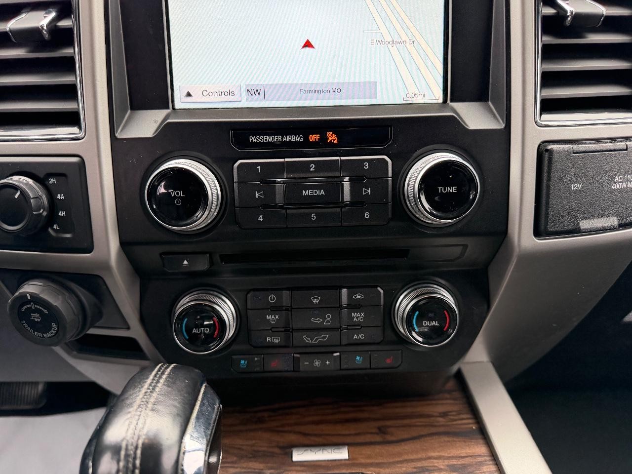 Ford F-150 Vehicle Full-screen Gallery Image 16