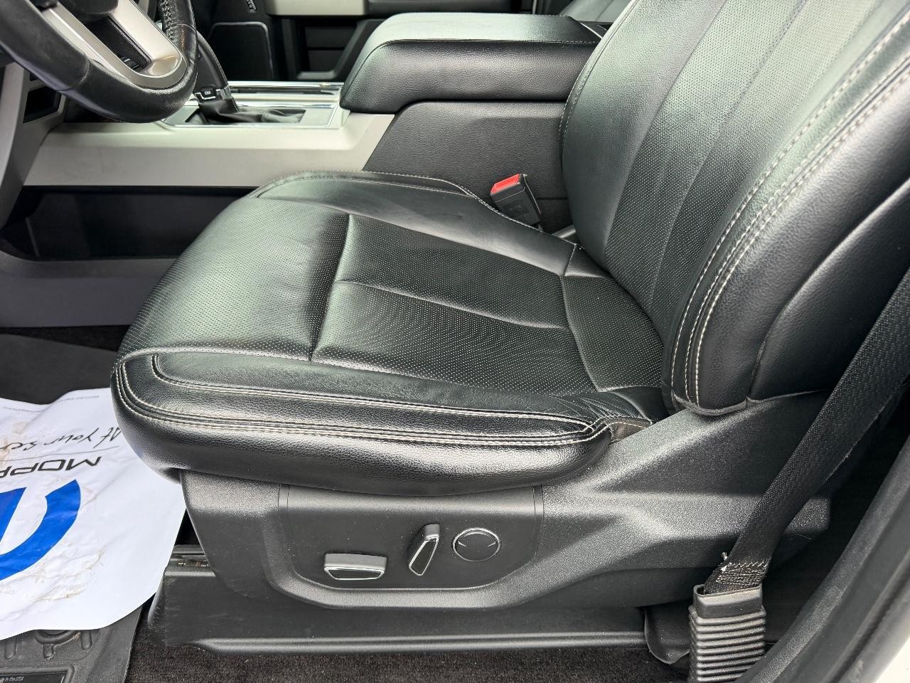 Ford F-150 Vehicle Full-screen Gallery Image 21