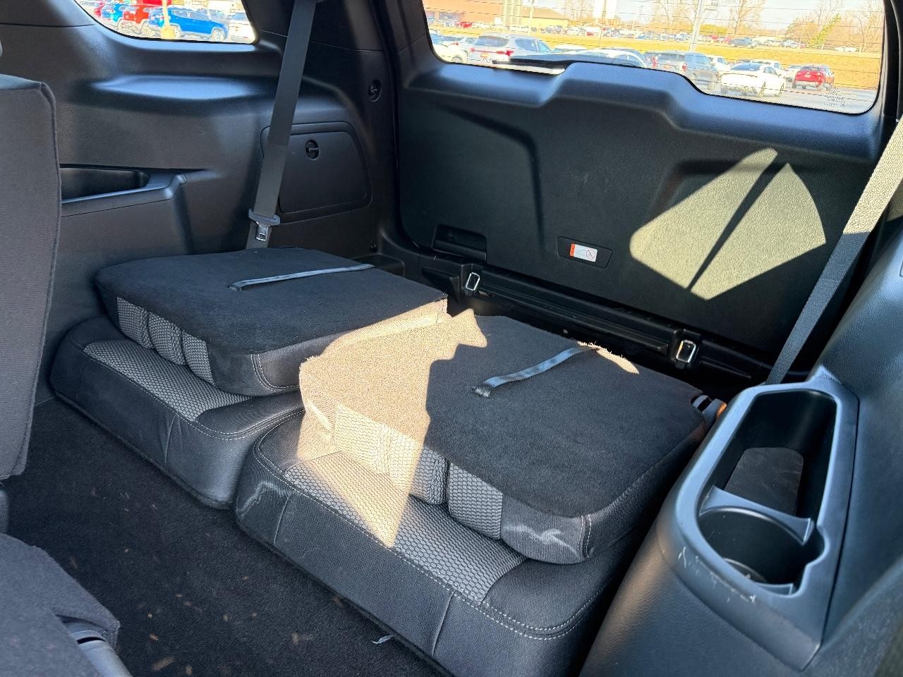 Ford Explorer Vehicle Full-screen Gallery Image 10