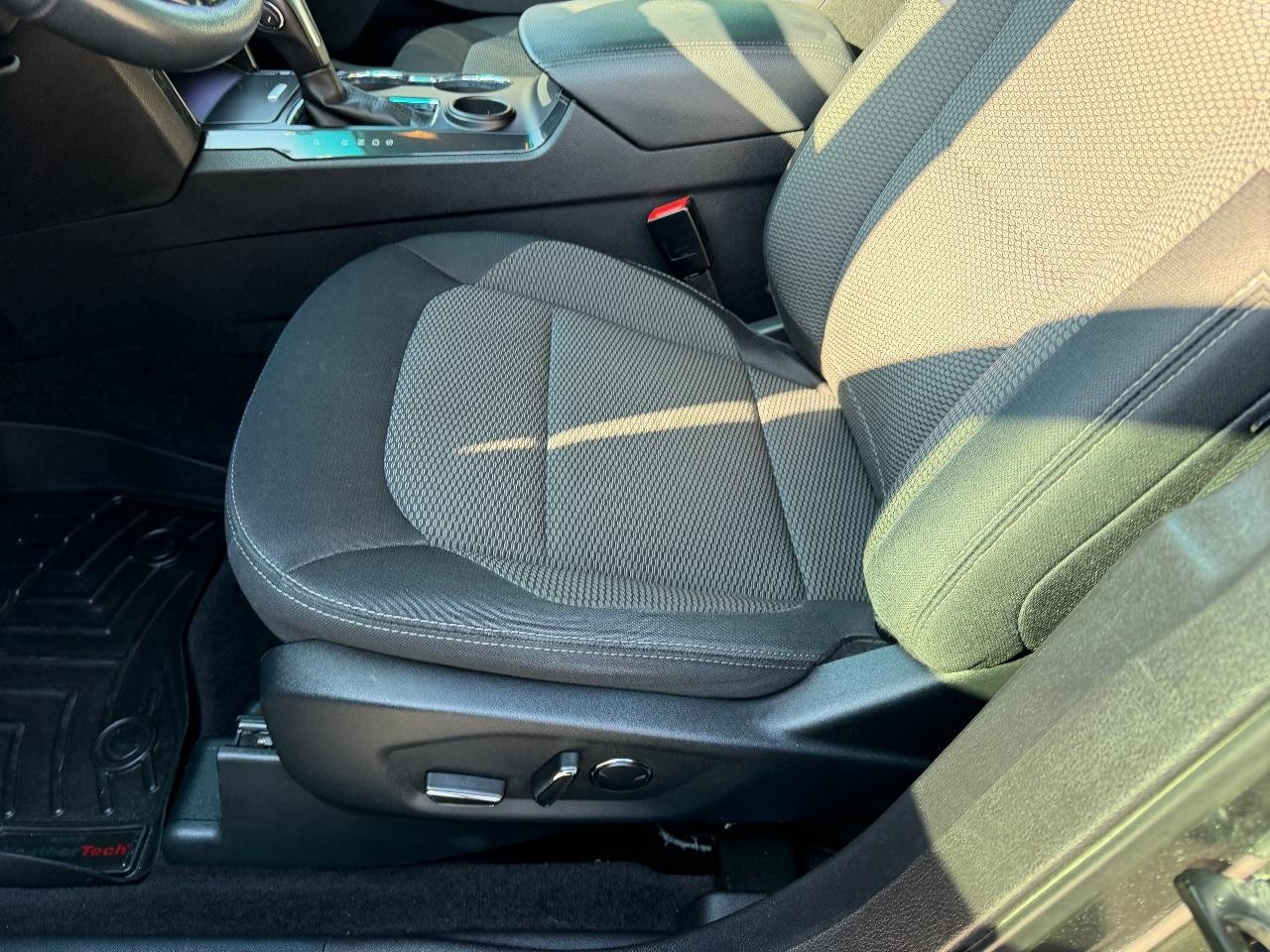 Ford Explorer Vehicle Full-screen Gallery Image 22