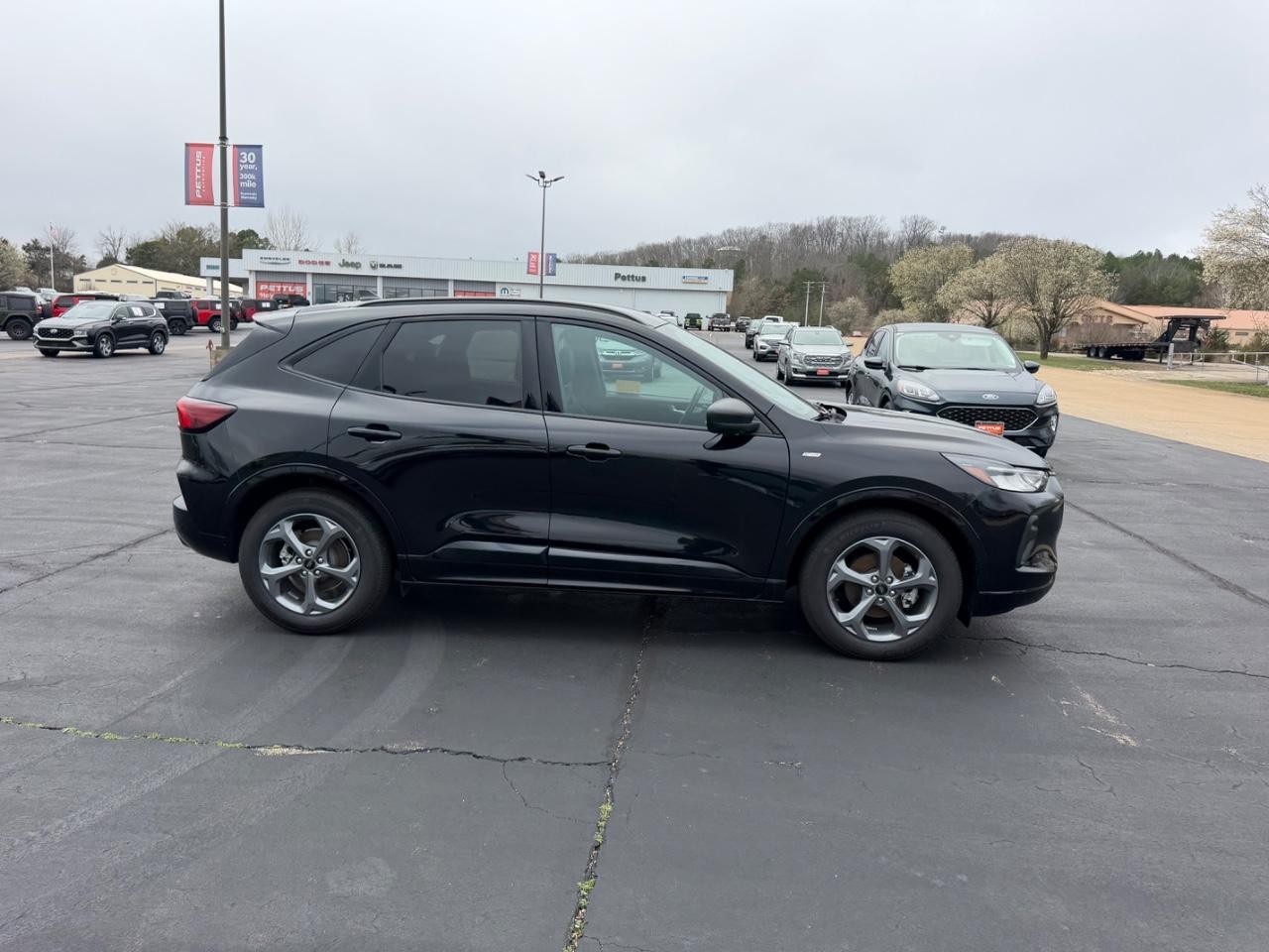 Ford Escape Vehicle Full-screen Gallery Image 02