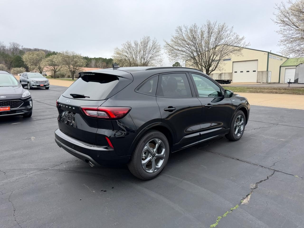 Ford Escape Vehicle Full-screen Gallery Image 03