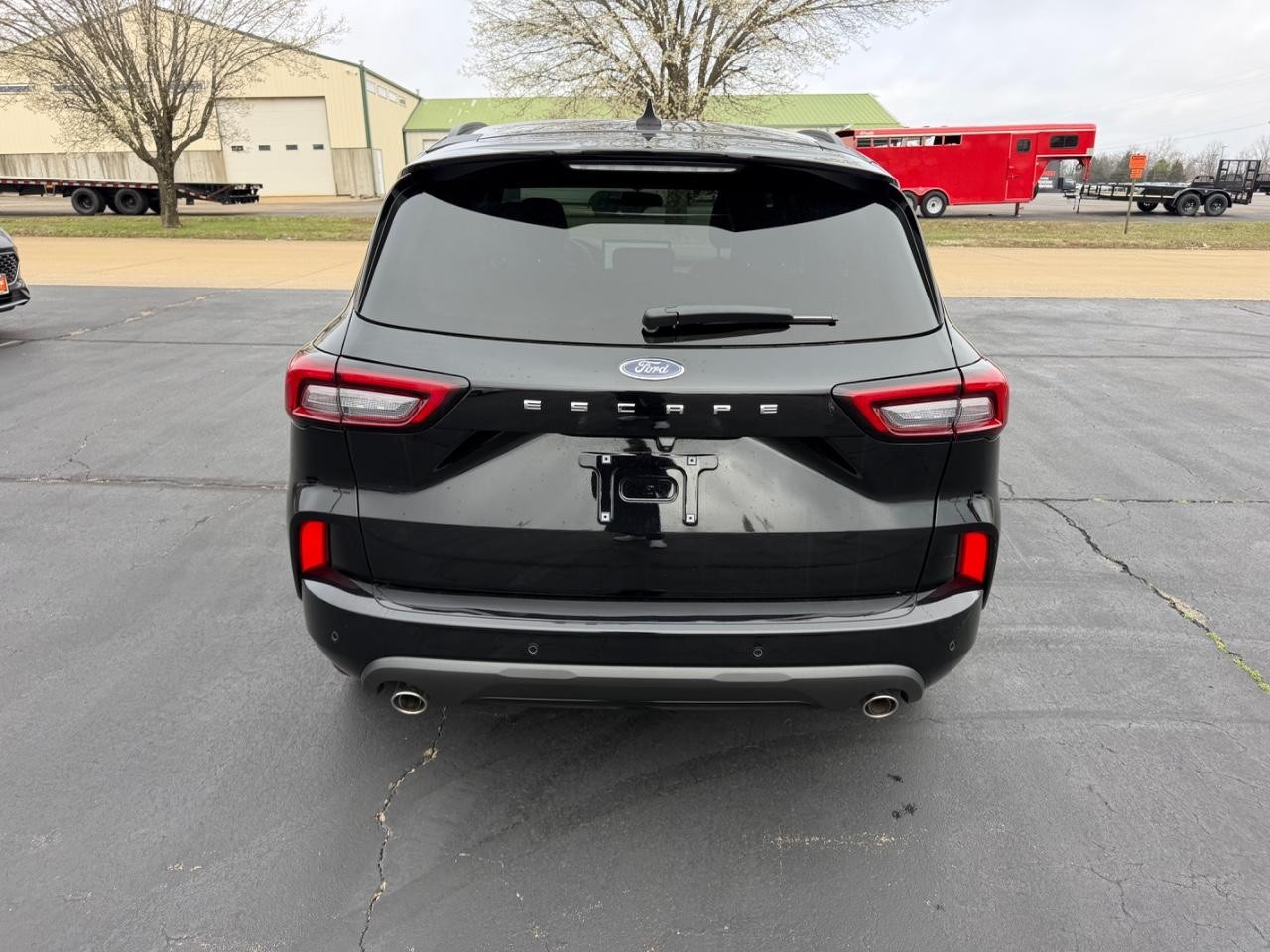 Ford Escape Vehicle Full-screen Gallery Image 04