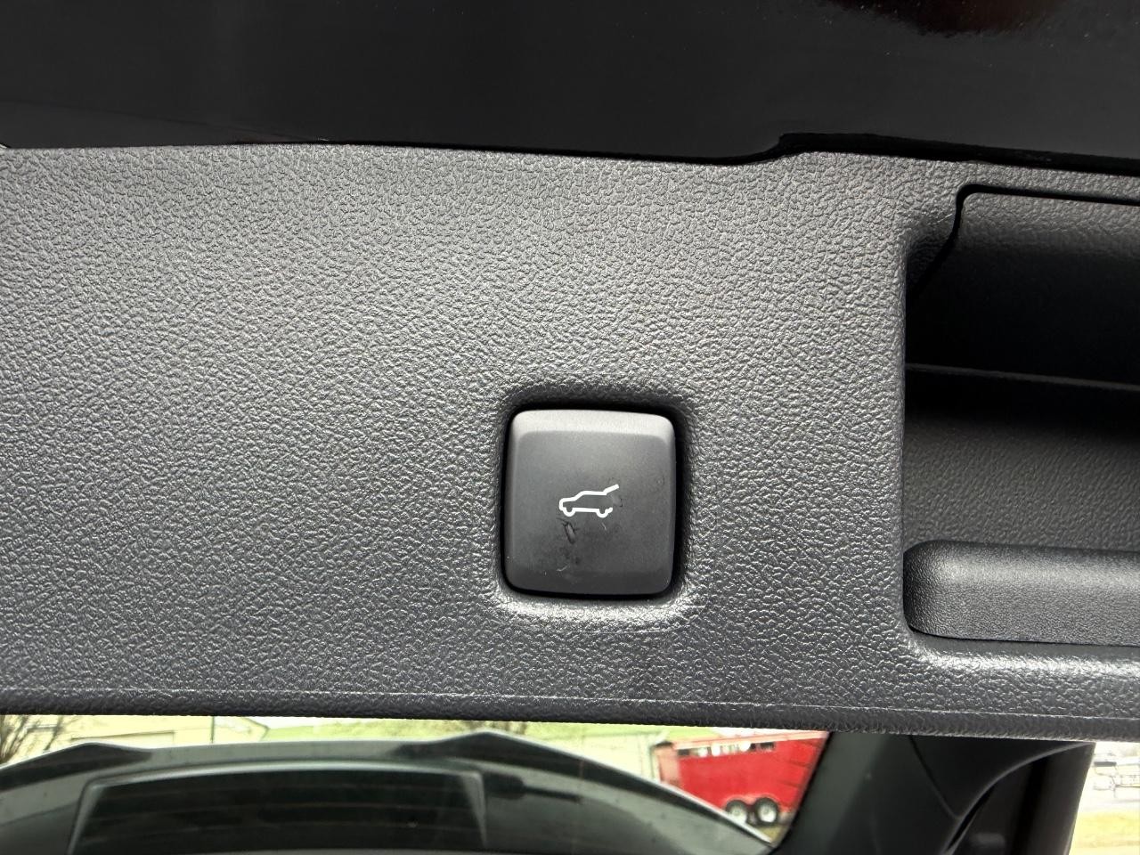 Ford Escape Vehicle Full-screen Gallery Image 06