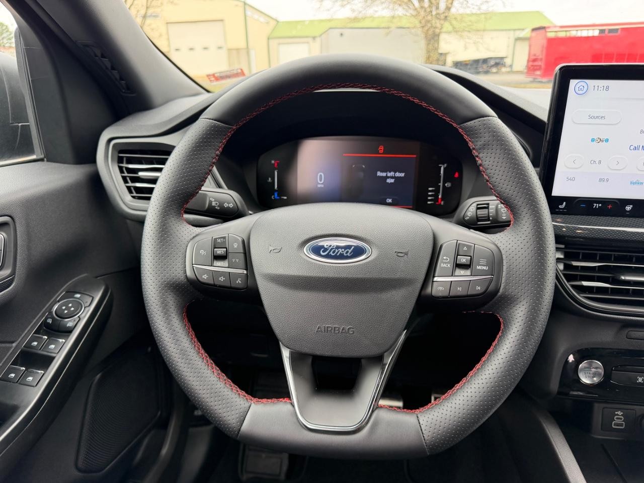 Ford Escape Vehicle Full-screen Gallery Image 12