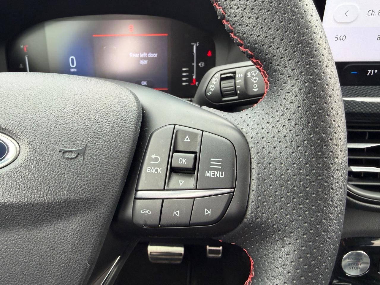 Ford Escape Vehicle Full-screen Gallery Image 14