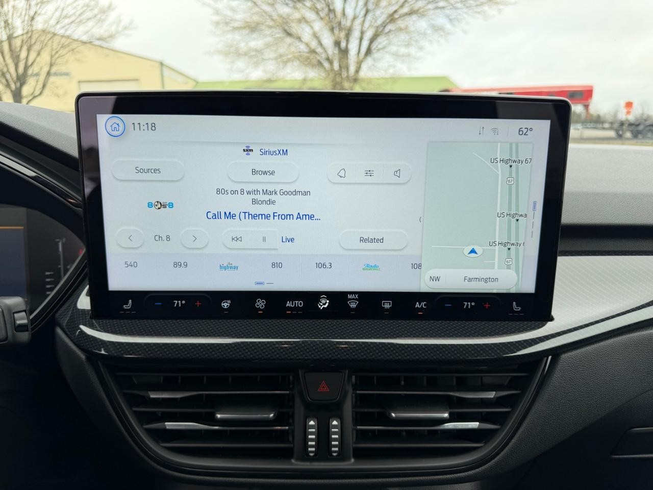 Ford Escape Vehicle Full-screen Gallery Image 15