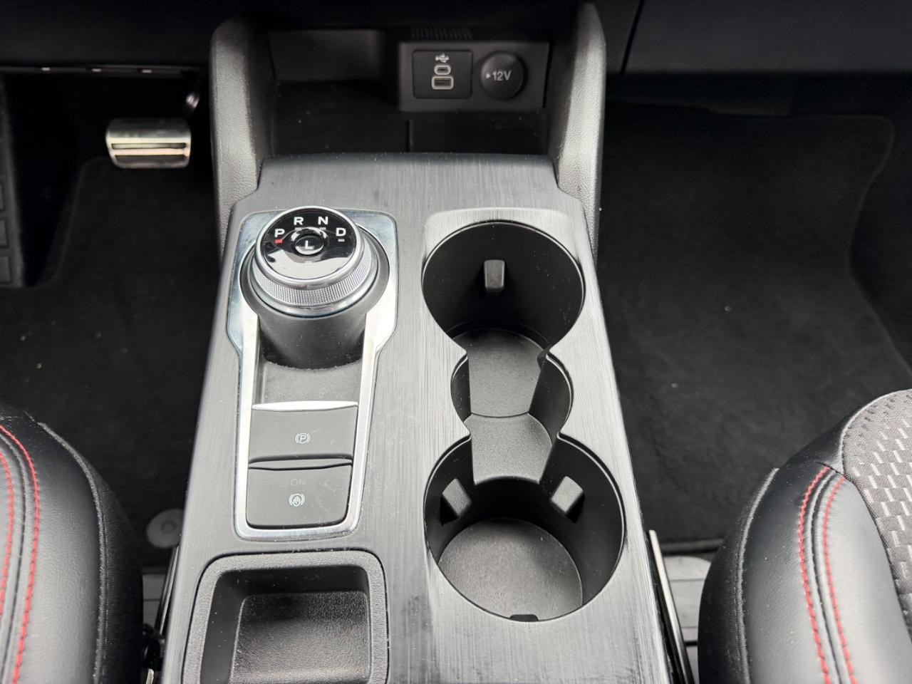 Ford Escape Vehicle Full-screen Gallery Image 17