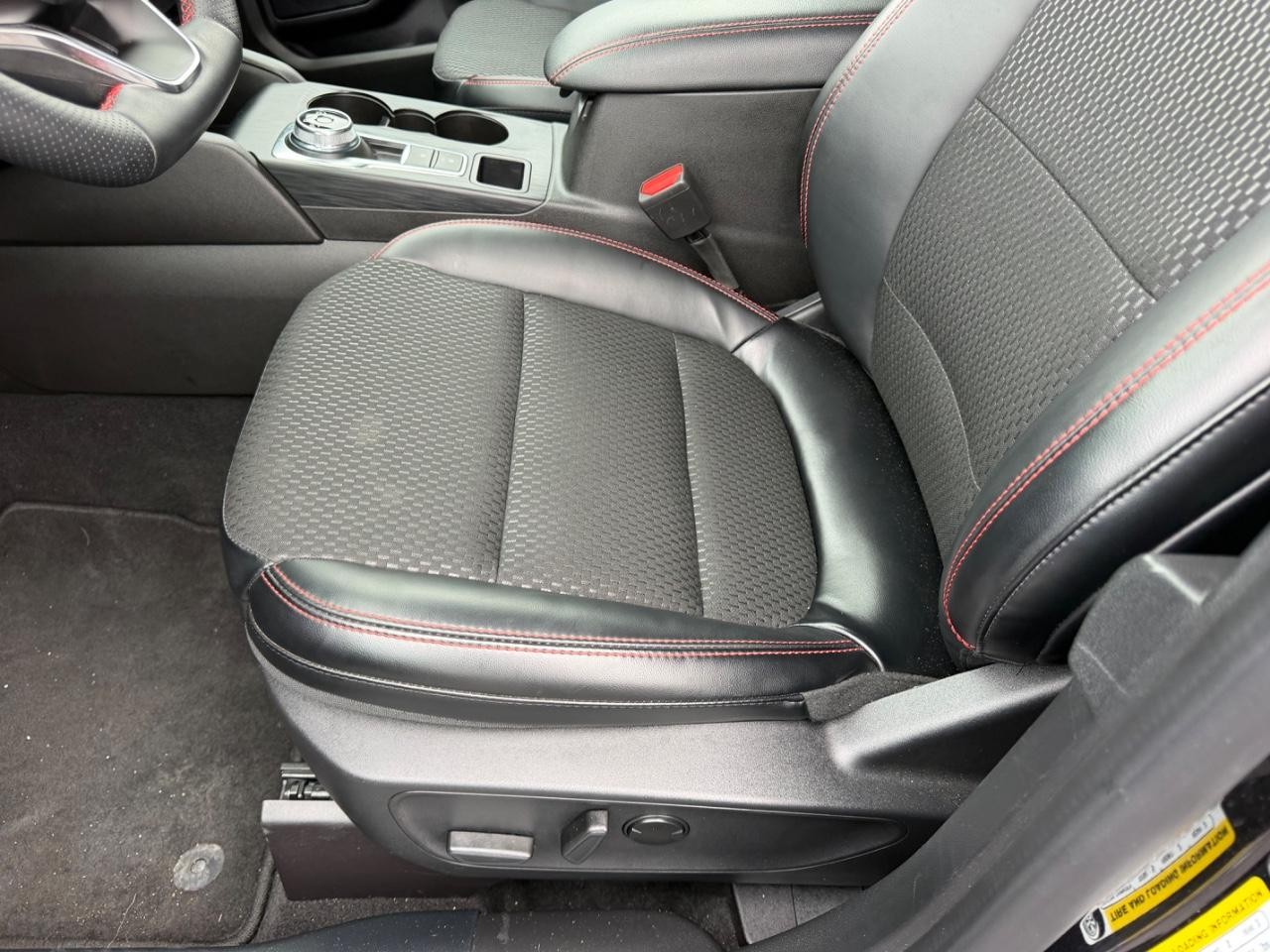 Ford Escape Vehicle Full-screen Gallery Image 20