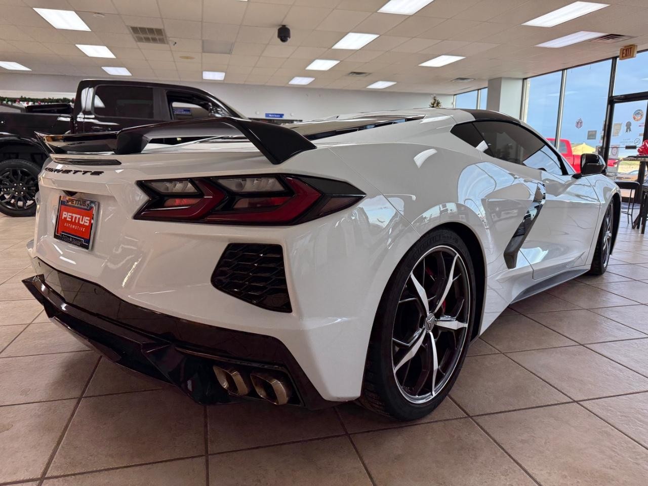 Chevrolet Corvette Vehicle Full-screen Gallery Image 03