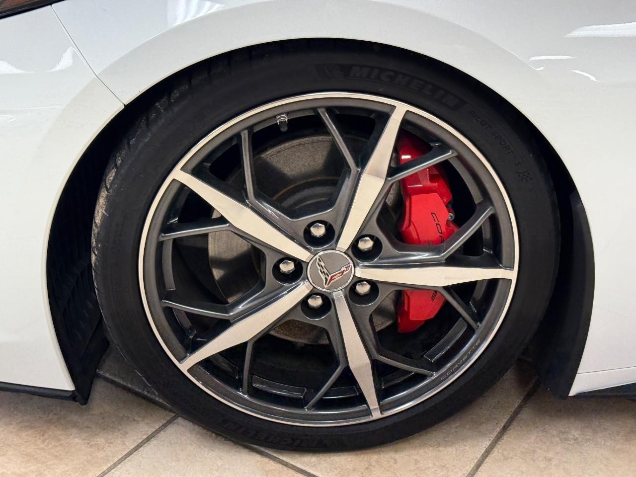 Chevrolet Corvette Vehicle Full-screen Gallery Image 06