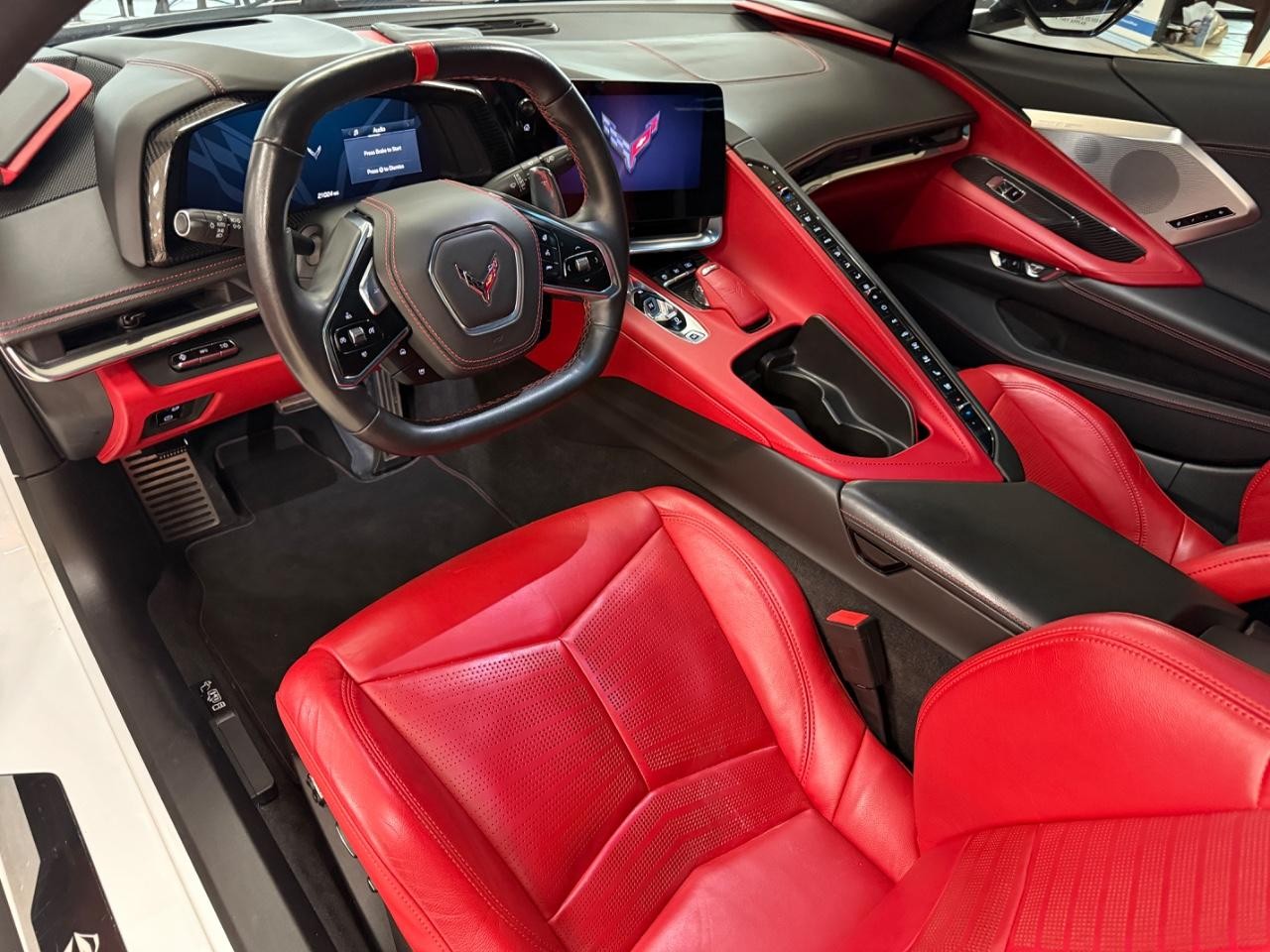 Chevrolet Corvette Vehicle Full-screen Gallery Image 12