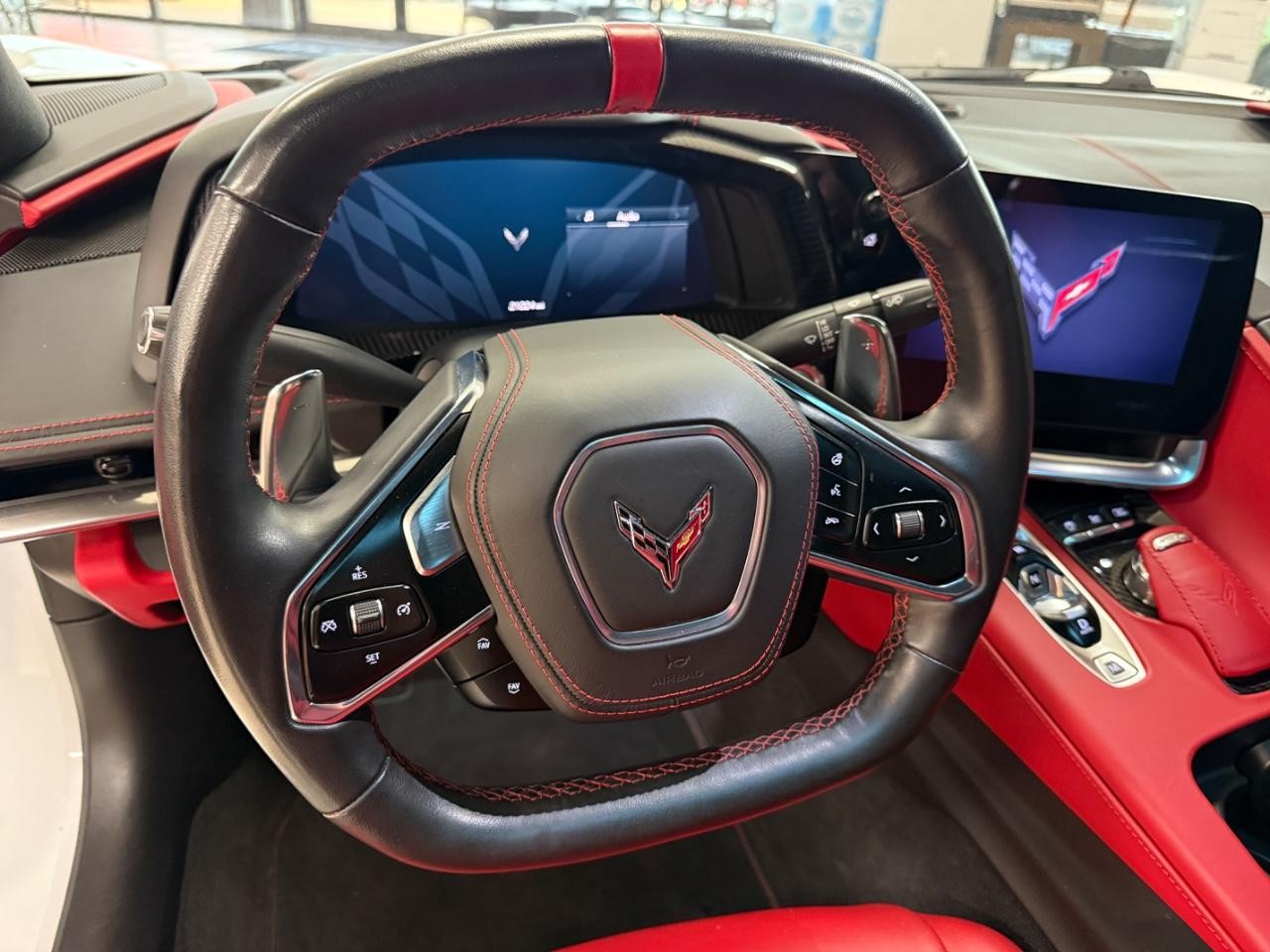 Chevrolet Corvette Vehicle Full-screen Gallery Image 13