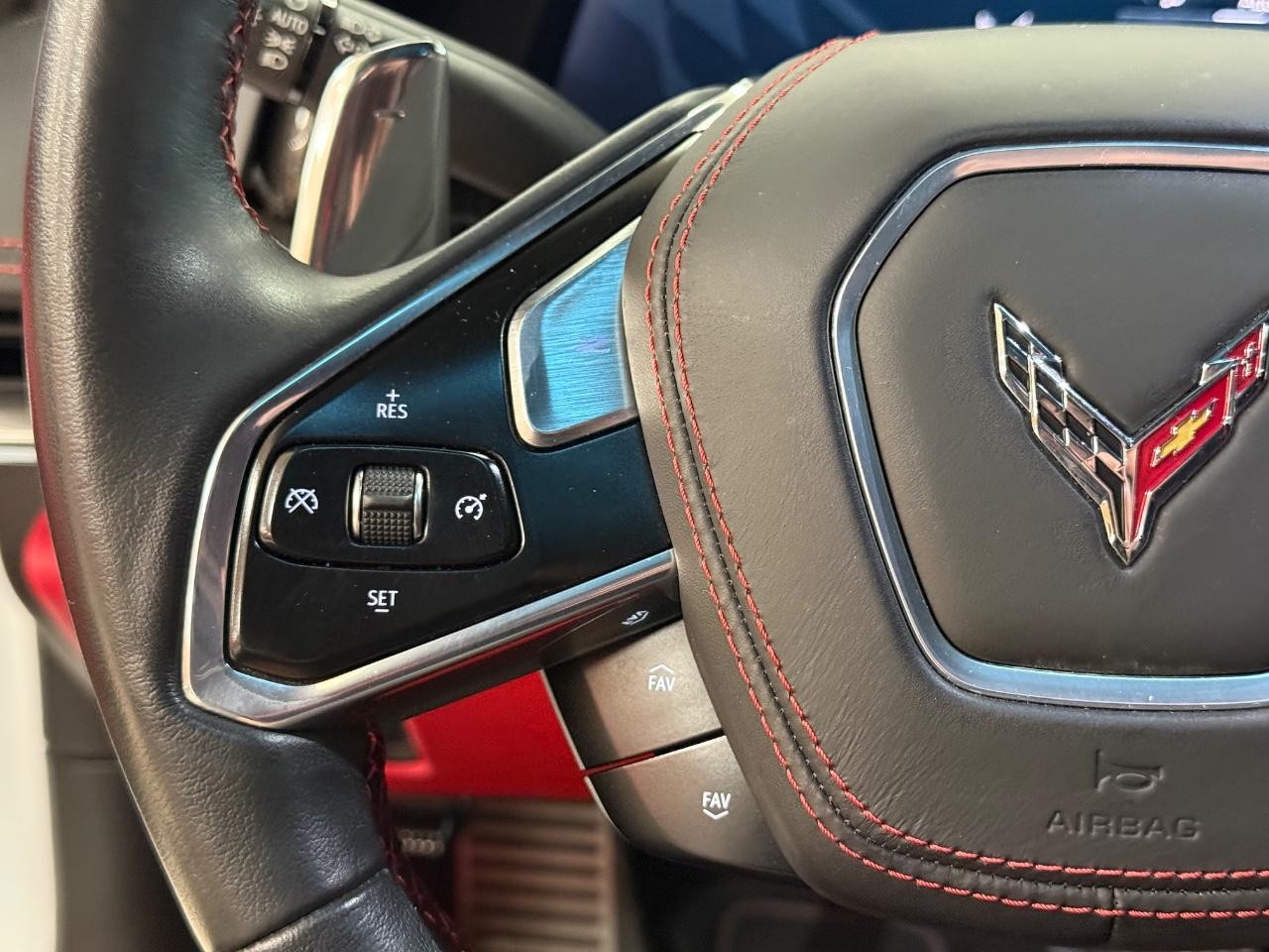 Chevrolet Corvette Vehicle Full-screen Gallery Image 14