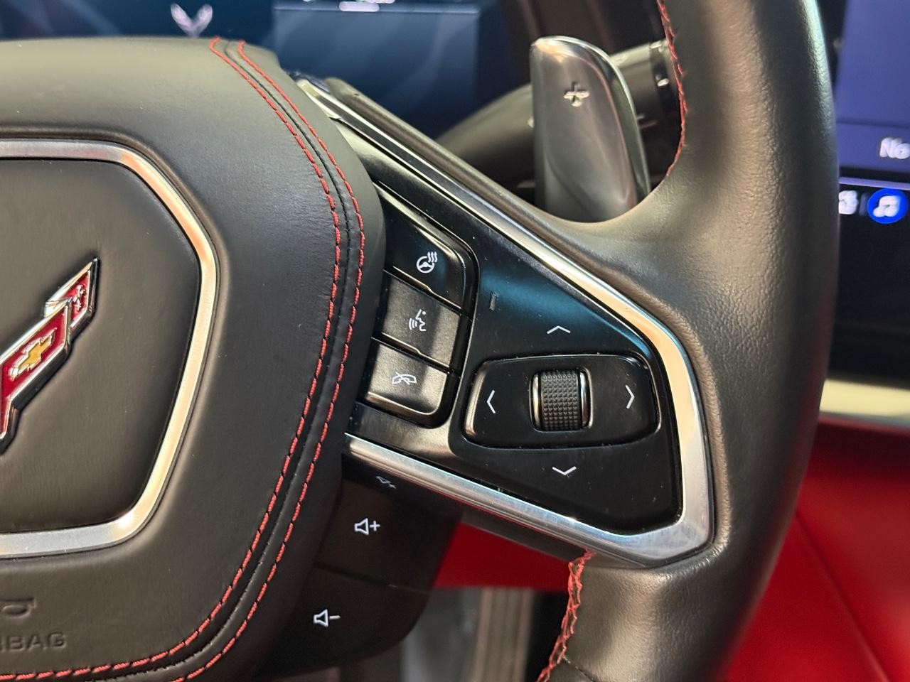 Chevrolet Corvette Vehicle Full-screen Gallery Image 15