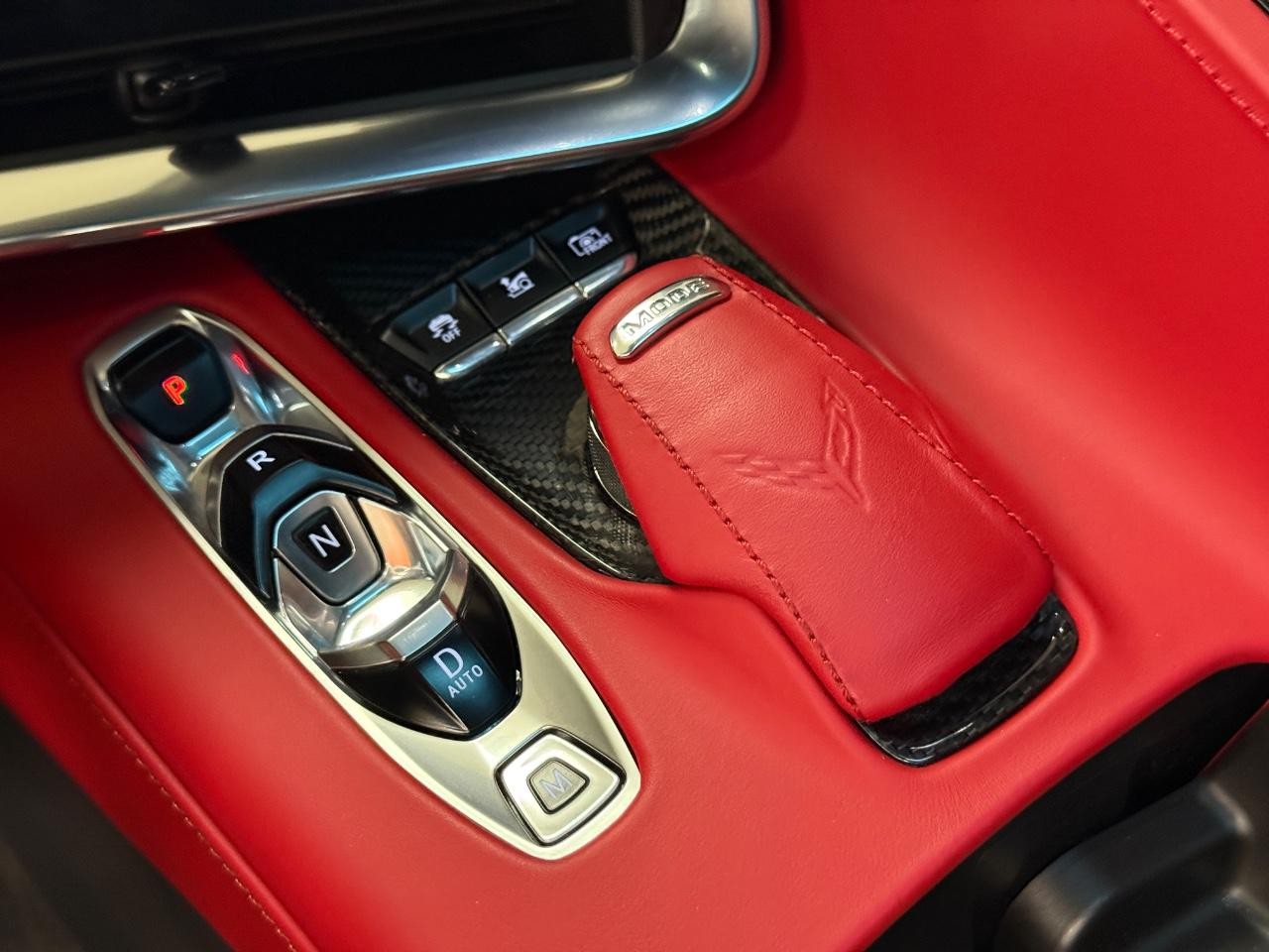 Chevrolet Corvette Vehicle Full-screen Gallery Image 18