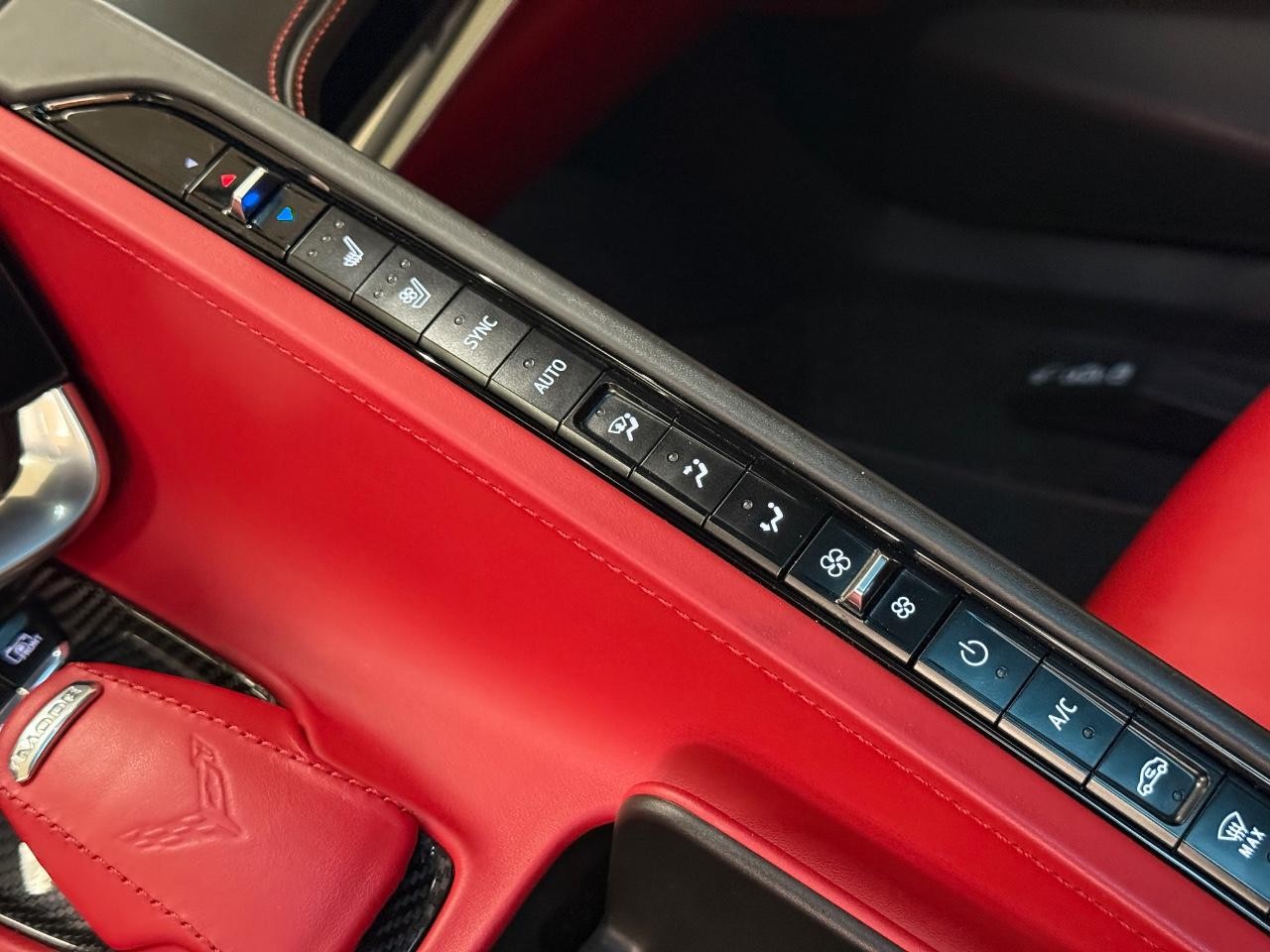 Chevrolet Corvette Vehicle Full-screen Gallery Image 19