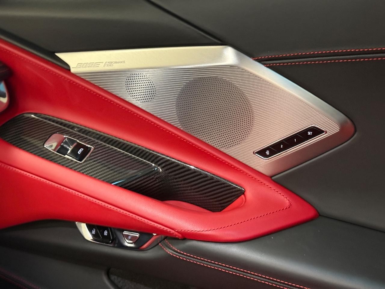 Chevrolet Corvette Vehicle Full-screen Gallery Image 22