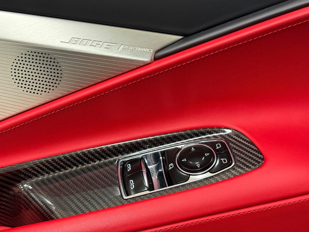 Chevrolet Corvette Vehicle Full-screen Gallery Image 24