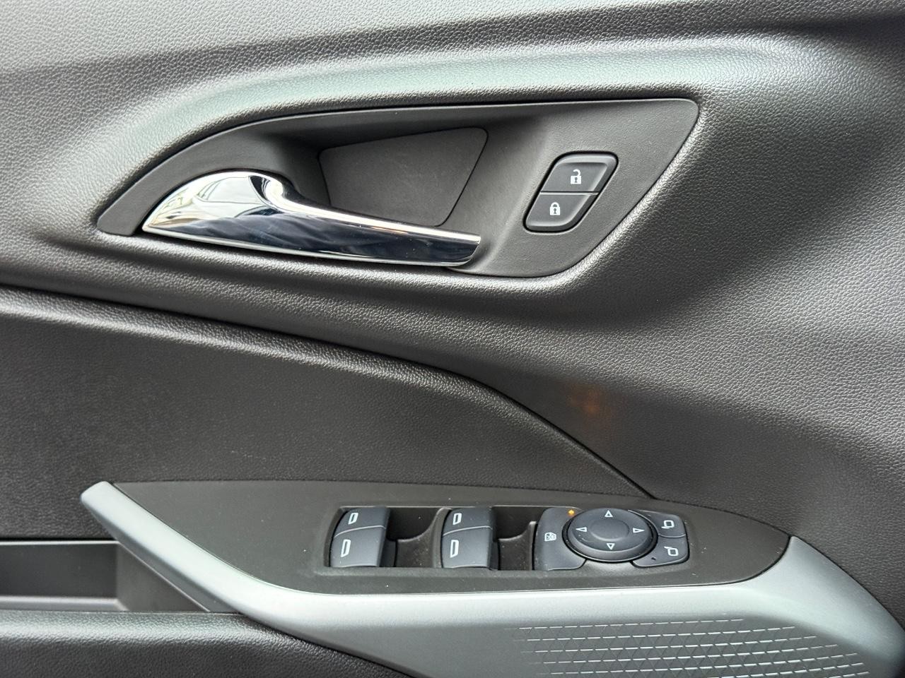 Chevrolet Trax Vehicle Full-screen Gallery Image 21