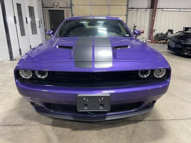 Dodge Challenger Vehicle Full-screen Gallery Image 02