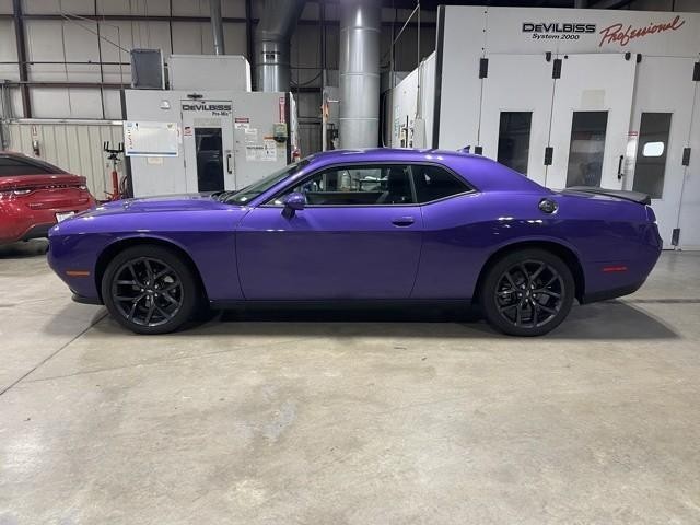 Dodge Challenger Vehicle Full-screen Gallery Image 07