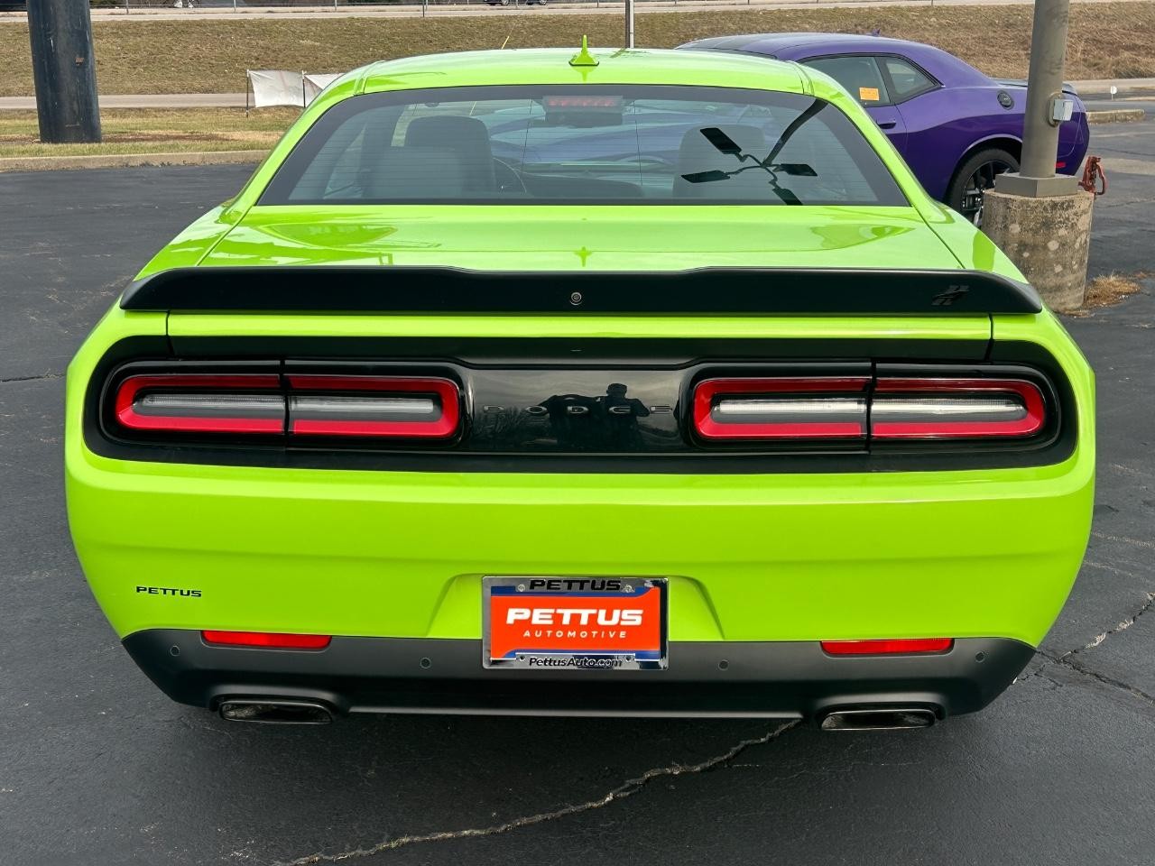 Dodge Challenger Vehicle Full-screen Gallery Image 05