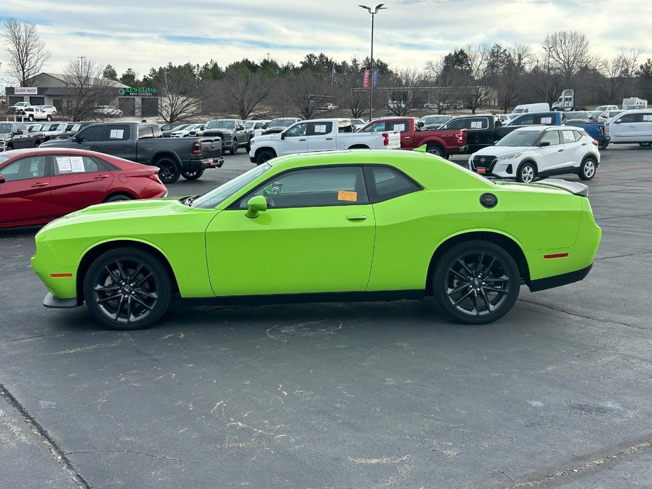 Dodge Challenger Vehicle Full-screen Gallery Image 07