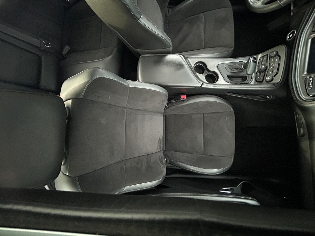 Dodge Challenger Vehicle Full-screen Gallery Image 09