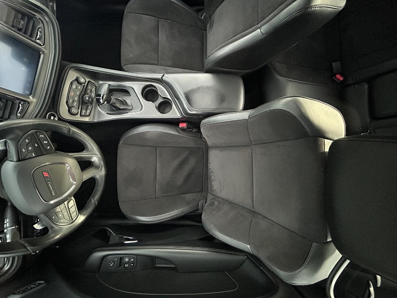 Dodge Challenger Vehicle Full-screen Gallery Image 11