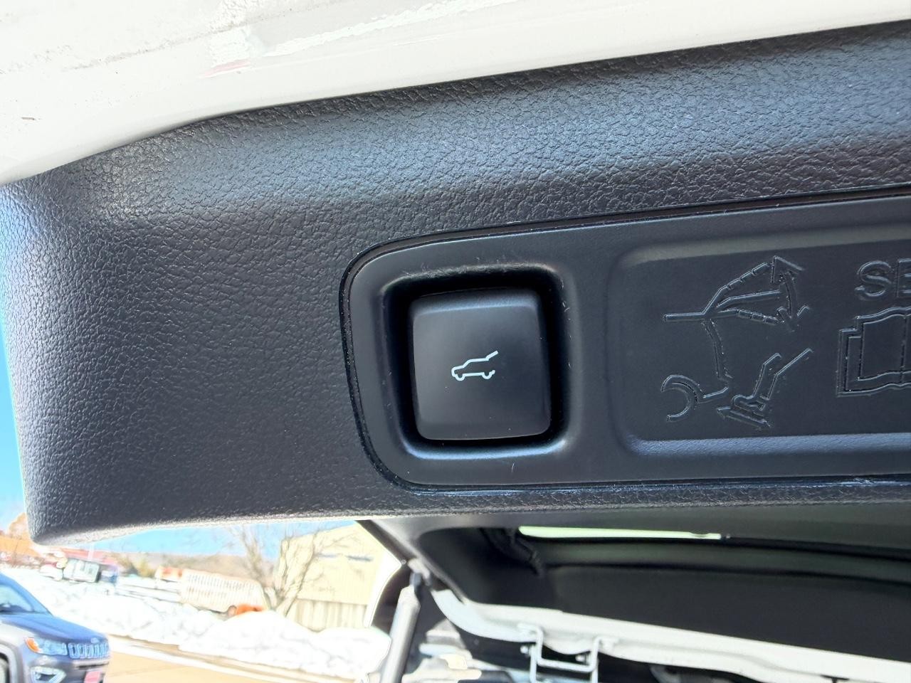 Ford Expedition Max Vehicle Full-screen Gallery Image 06