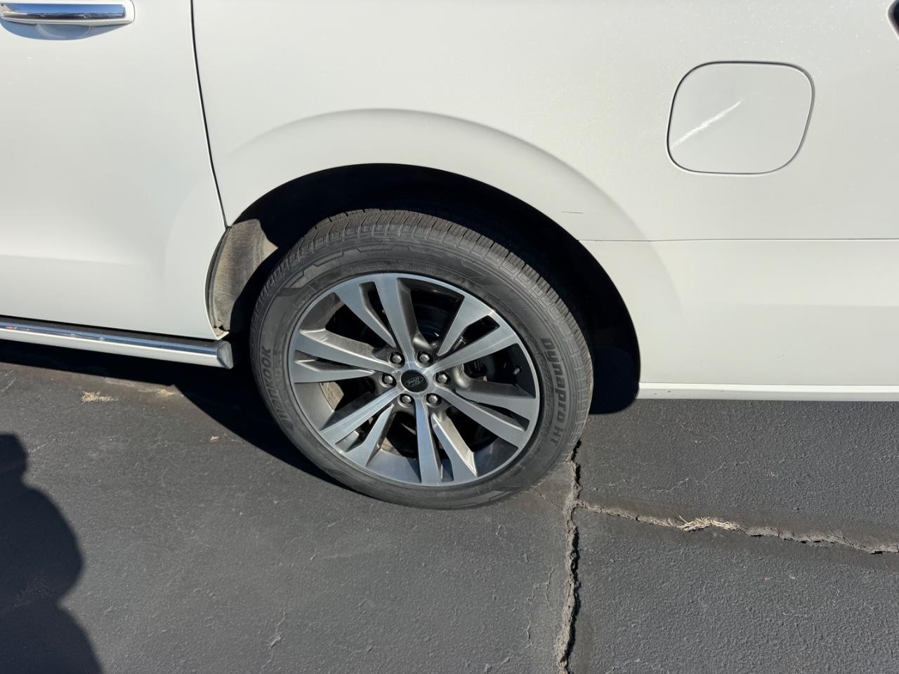 Ford Expedition Max Vehicle Full-screen Gallery Image 07