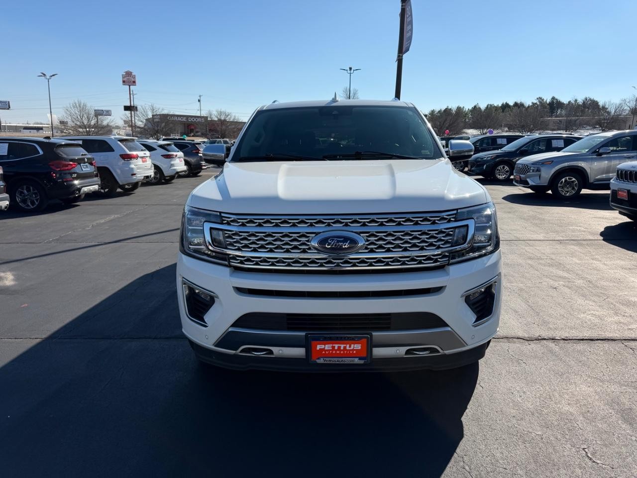 Ford Expedition Max Vehicle Full-screen Gallery Image 09